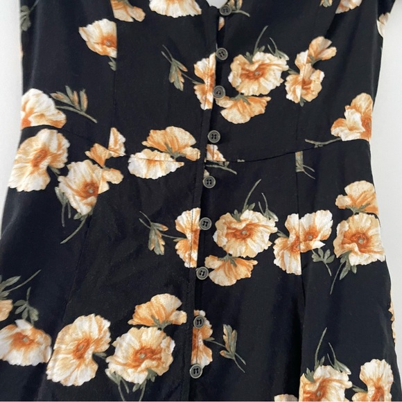 Gorgeous floral button down mini dress - Picture 2 of 5
